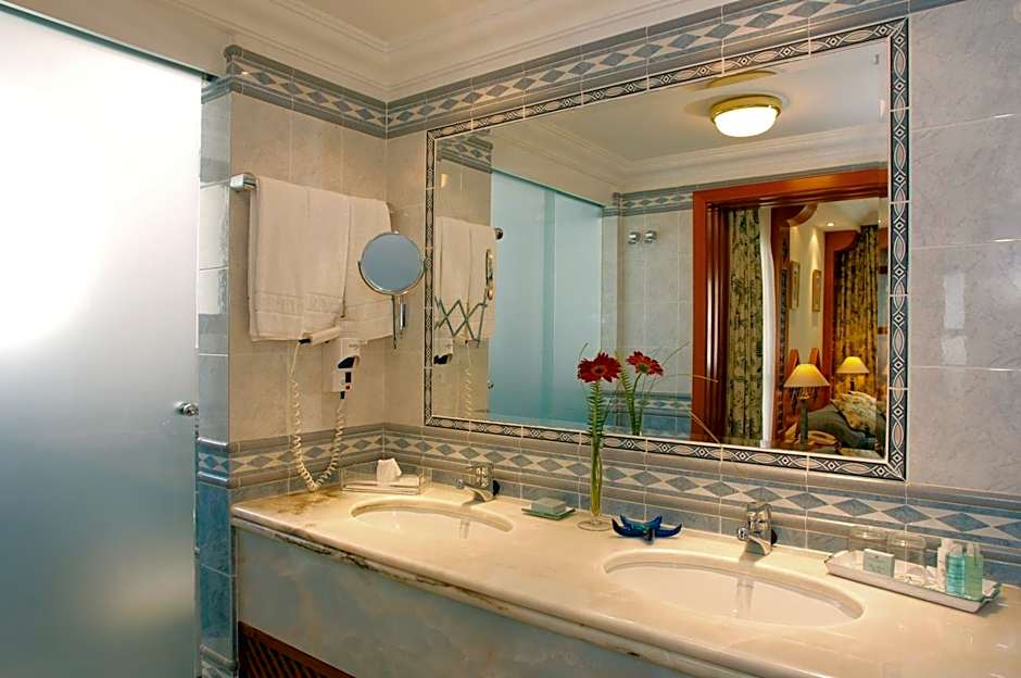 Pine Cliffs Village & Golf Suites