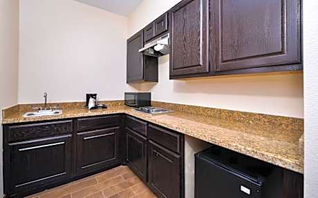 1 King Bed-Accessible-Kitchenette-Sofa- Nonsmoking-Free Wifi-Stove-Sink-Microwave-
