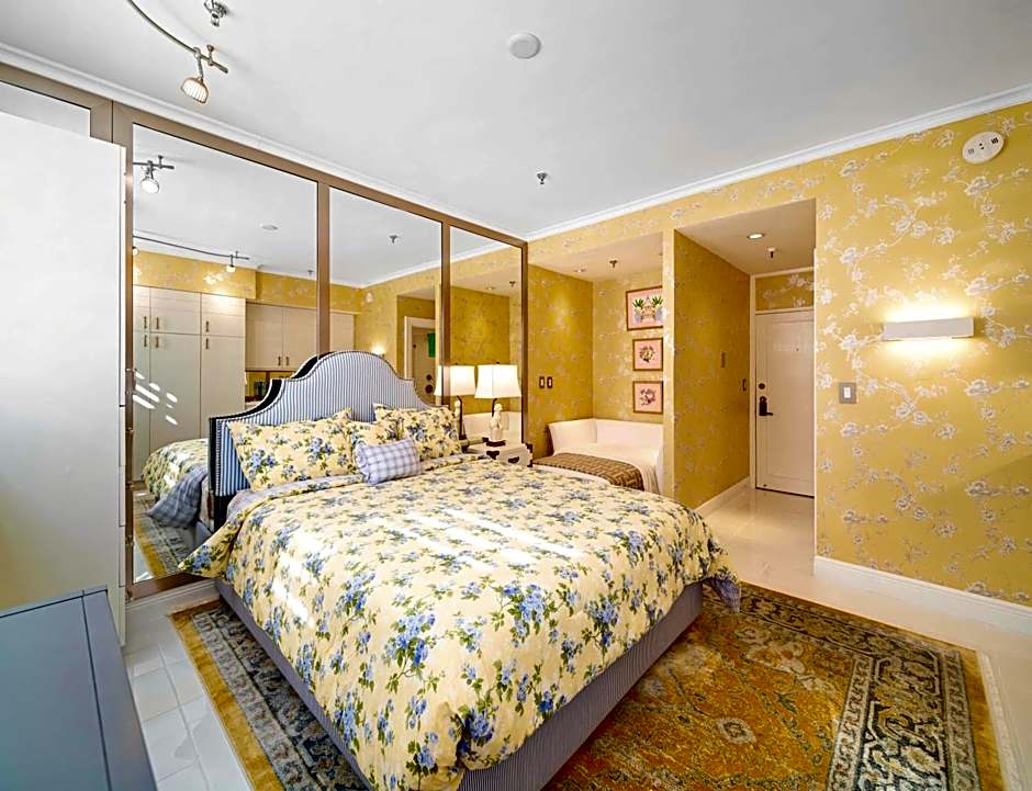 Renovated studio in the heart of Palm Beach - free parking, security box