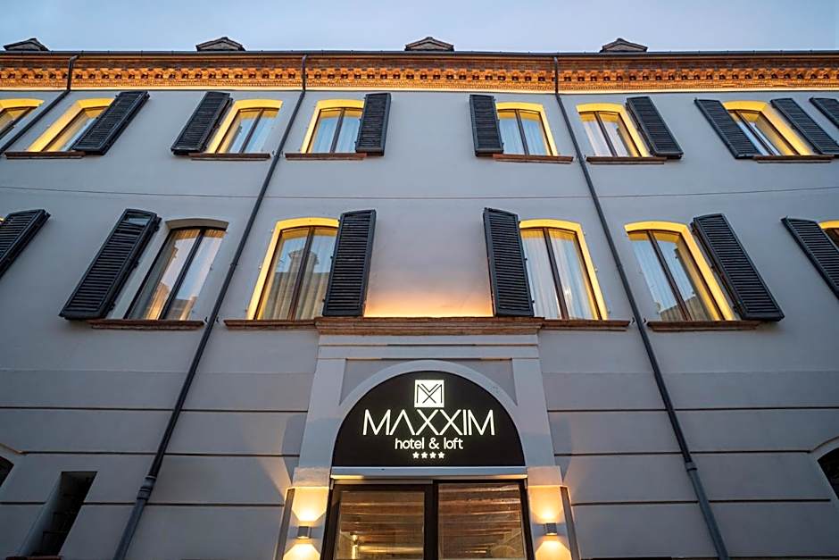 Maxxim Hotel & Loft