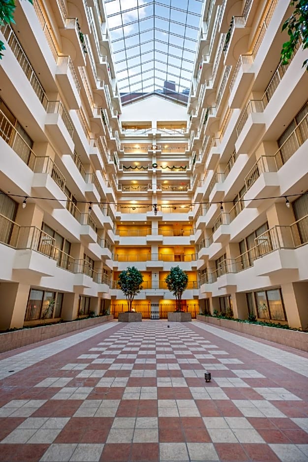 OYO Hotel St Louis Downtown City Center MO