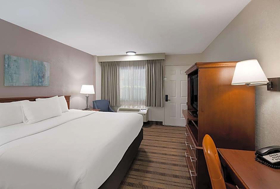 SureStay Plus by Best Western Woodbury Inn