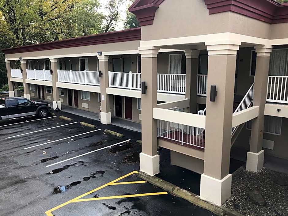 HomeTowne Studios Bordentown - McGuire AFB