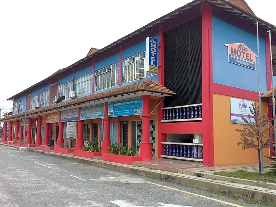 KUALA BESUT JETTY BUDGET HOTEL AIN - In front of Kuala Besut Jetty