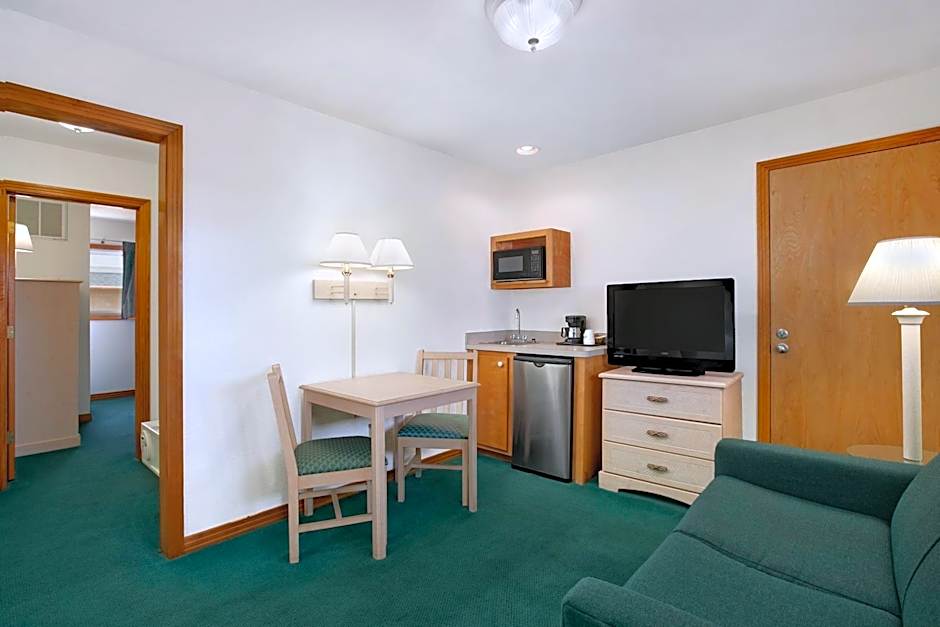 Mariner Inn And Suites