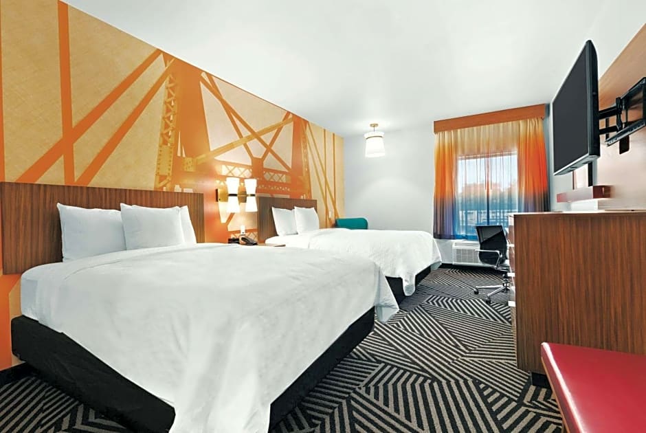 La Quinta Inn & Suites by Wyndham Waco Downtown - Baylor