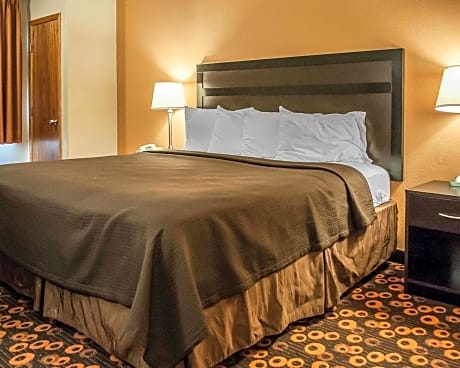King Suite - Accessible/Non-Smoking