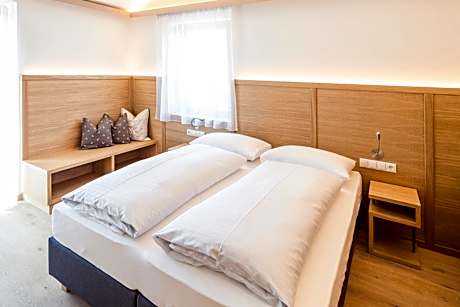 Comfort Double Room with Balcony and Mountain View