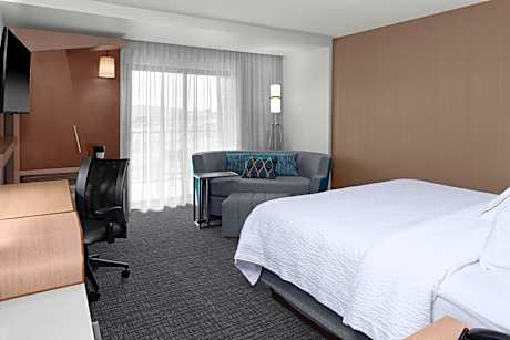 King Room with Balcony - Hearing Accessible