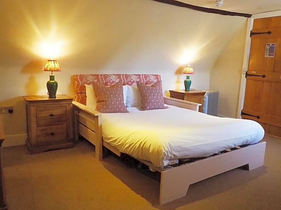 Bear and Ragged Staff