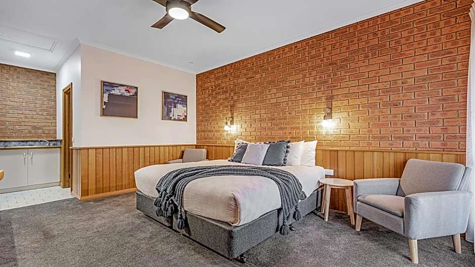 Golden River Motor Inn