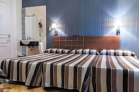 Triple Room with Private Bathroom