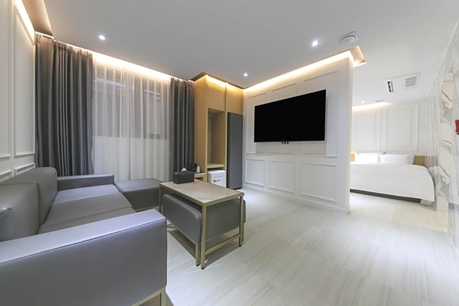 Brown Dot Hotel Pyeonghwa plaza