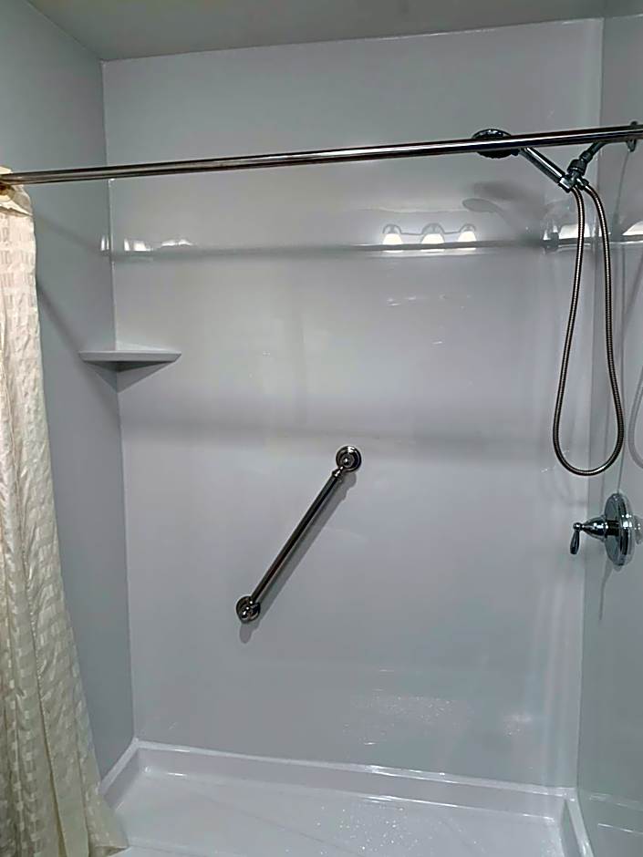 Blue Bay Inn And Suites