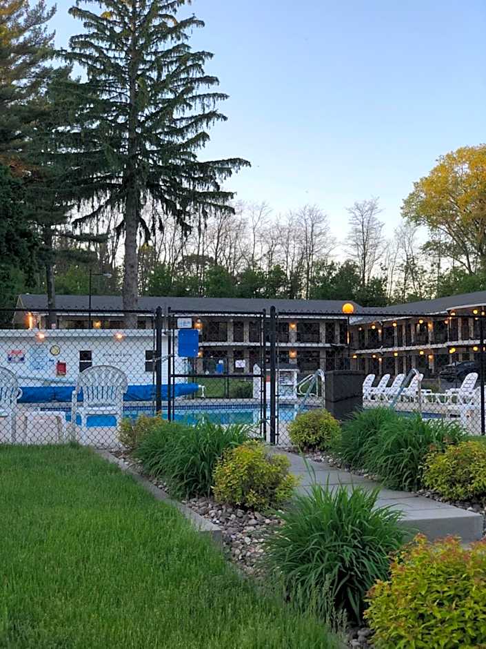 Amber's Inn and Suites