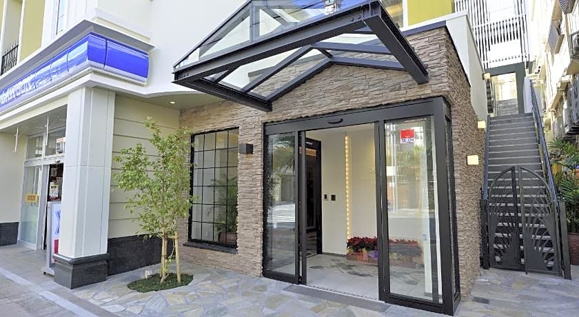 Okinawa Kariyushi Lch Izumizaki Kenchomae Hotel