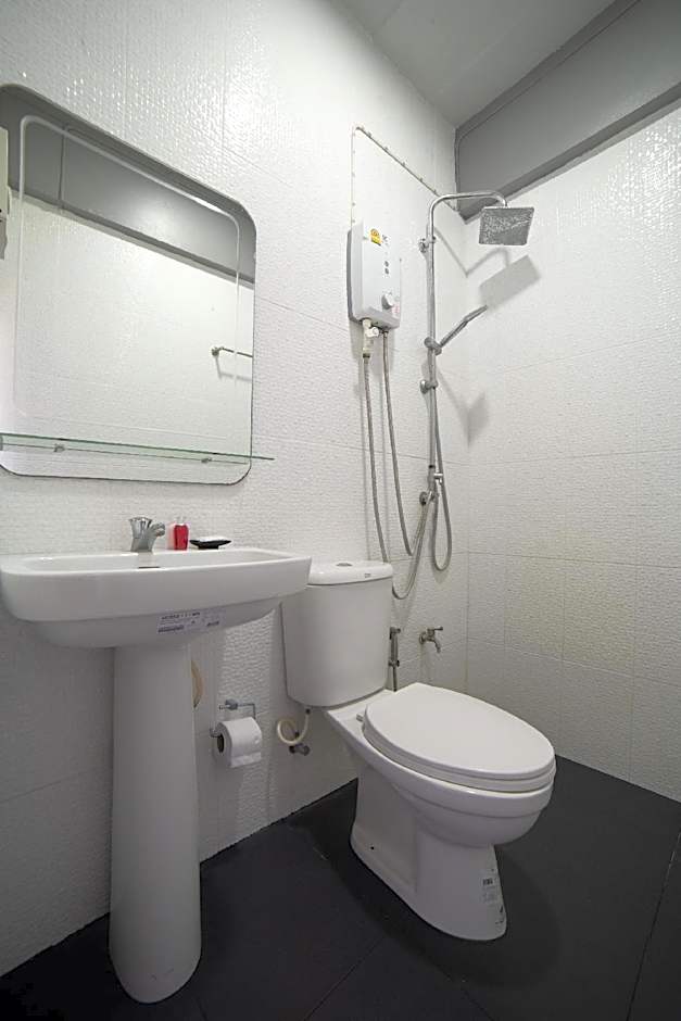 OYO 465 Krung Kao Traveller Lodge