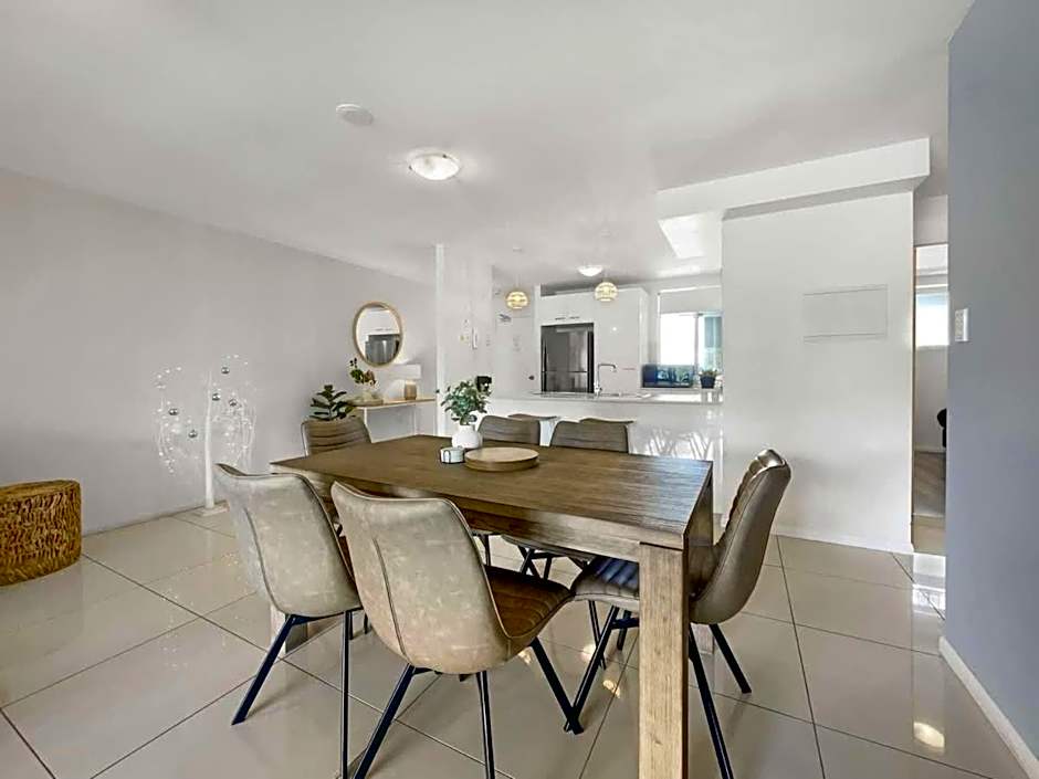 Bribie Sunset Vistas - Coastal Bliss Awaits