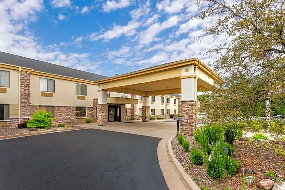 Comfort Inn & Suites Black River Falls I-94
