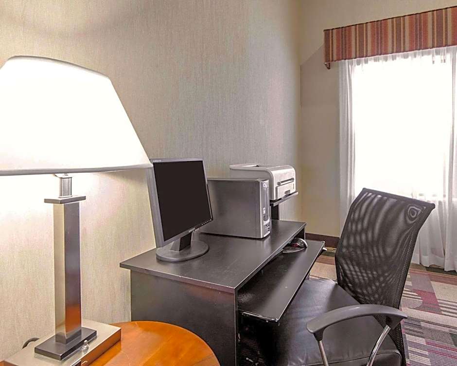 Quality Inn & Suites Portsmouth