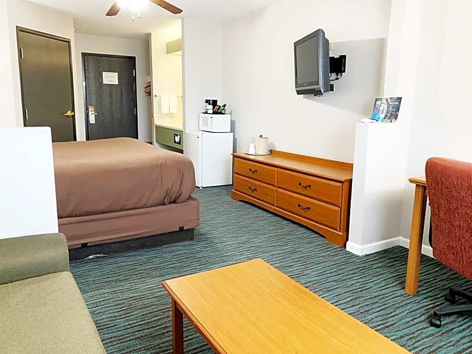 BridgePointe Inn & Suites by BPhotels, Lincoln I-80 & 27th St