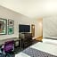La Quinta Inn & Suites by Wyndham McAllen La Plaza Mall