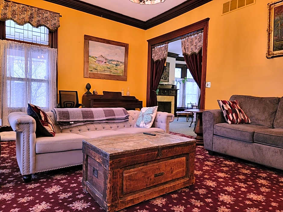 The Kings Throne Inn and Guest House