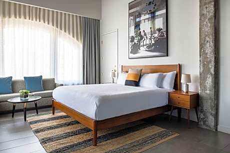 Parlor, Suite, 1 King, City view, Corner room