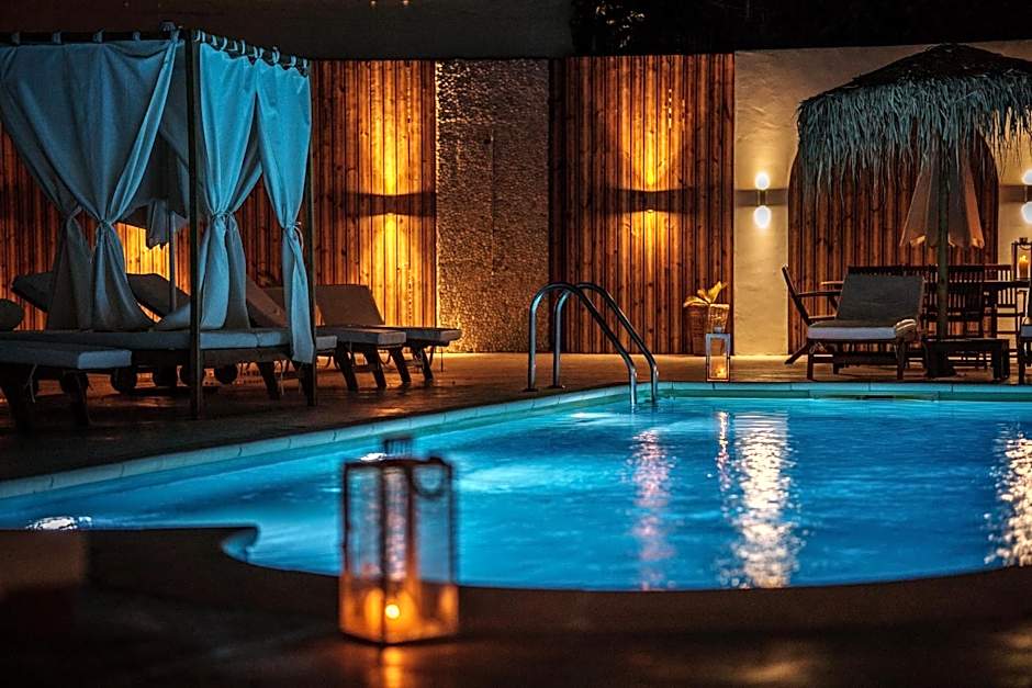 Manias Hotel Apartments