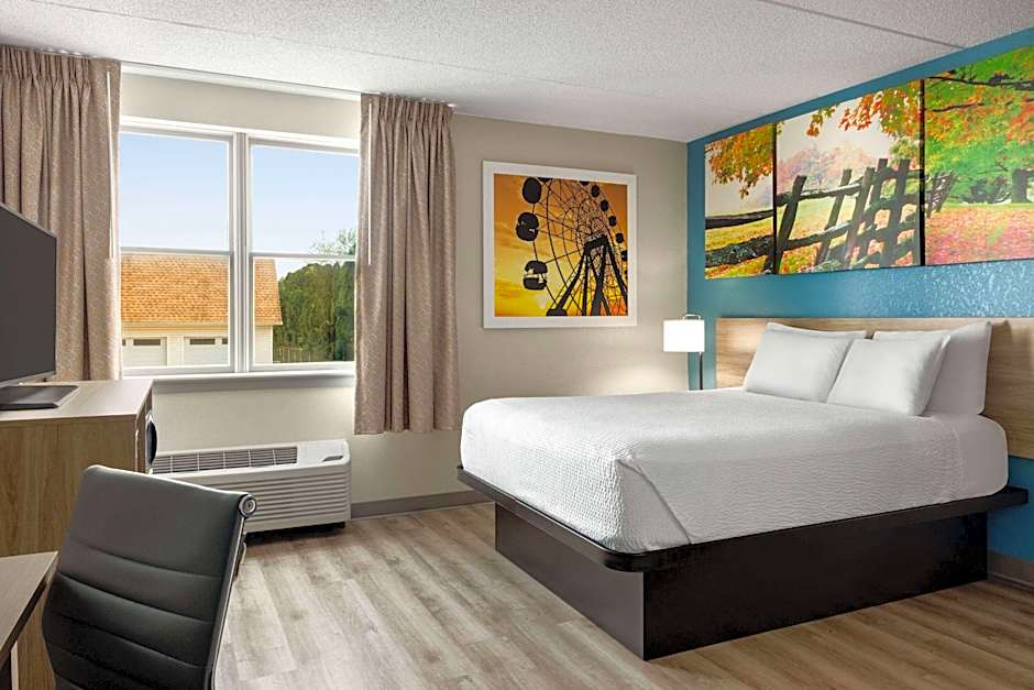 Photo 1 of 2 of 1 Queen Bed, Accessible