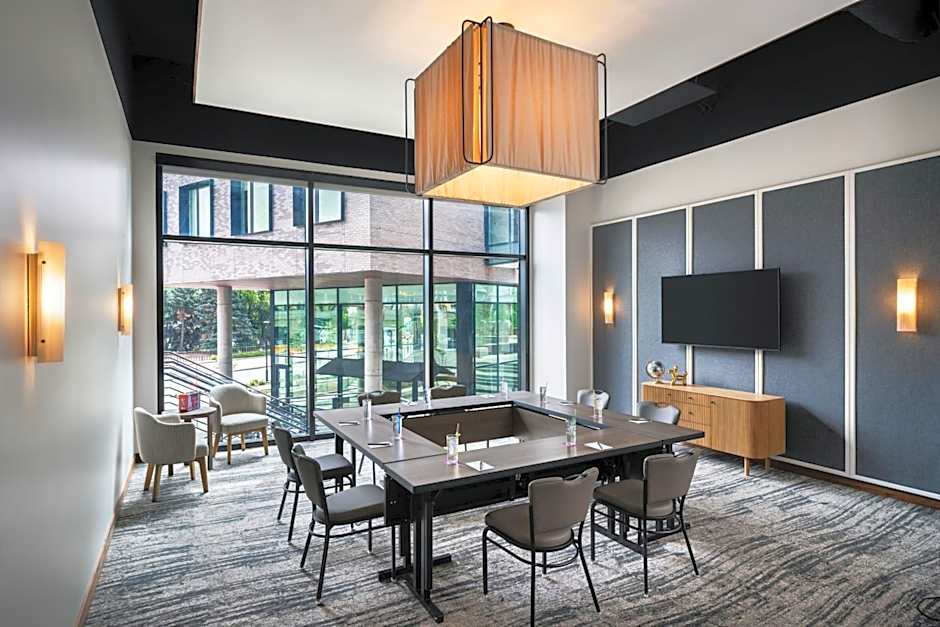 Moxy Boulder University