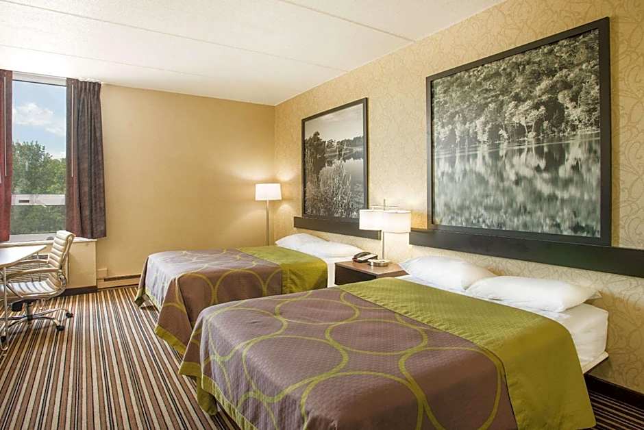 Super 8 by Wyndham Plattsburgh