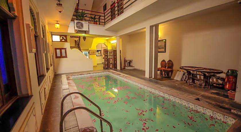 Hotel Devraj Niwas on Lake Pichola Udaipur