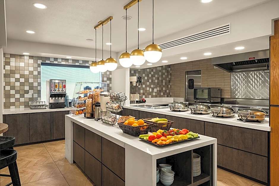 Oxford Suites Redding