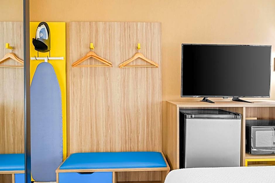 Days Inn by Wyndham Helena