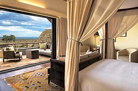 Horizon Room Water Hole View King Bed