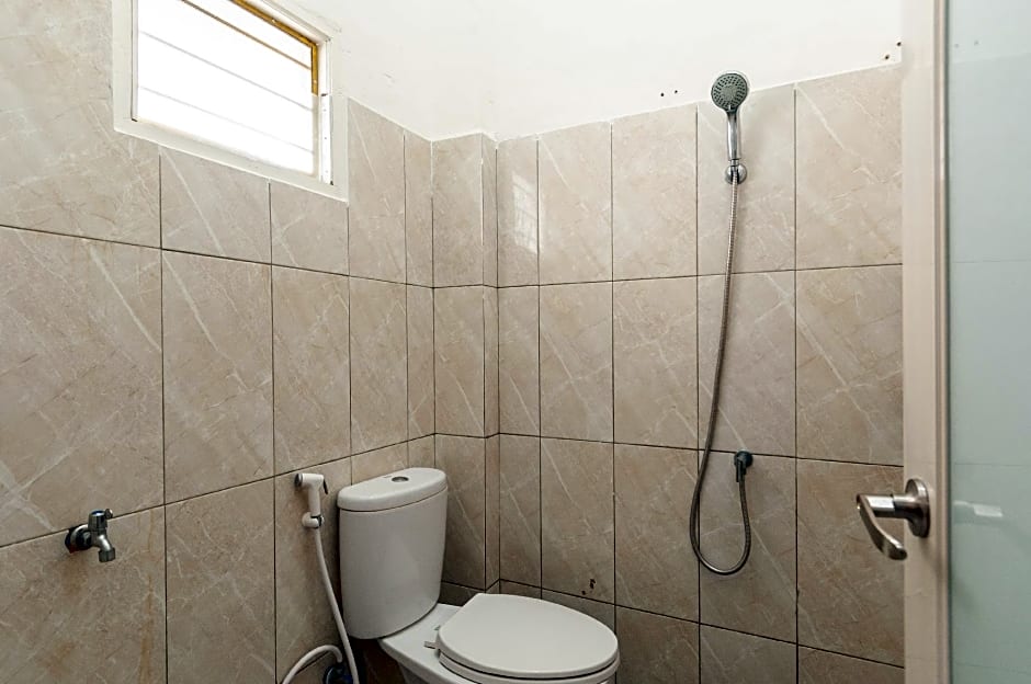 RedDoorz near UISU teladan Medan