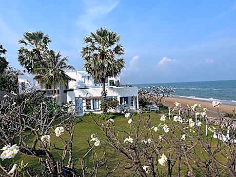 Hua Plee Lazy Beach Hotel