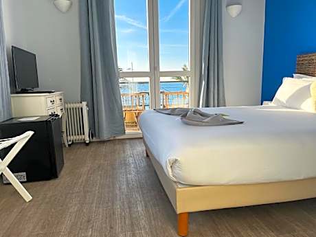 Deluxe Double Room with Balcony and Sea View