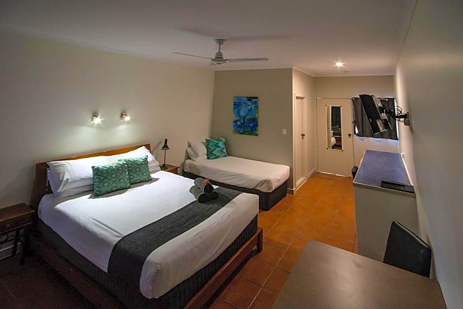 Photo 1 of 6 of Triple Room