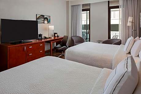 Queen Room with Two Queen Beds and City View - Hearing Accessible