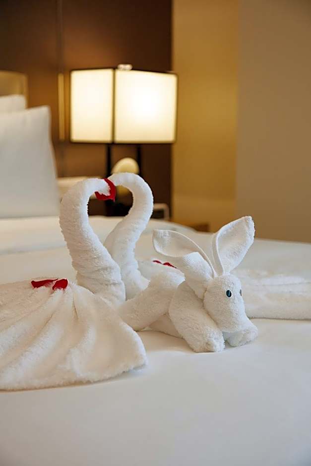 The Thousand Lantern Lake Hotel