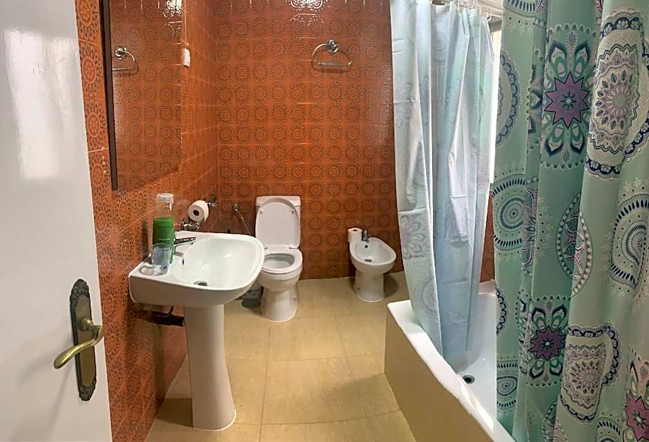 A Beautiful spacious Two Bedroom Apartment CB8EV