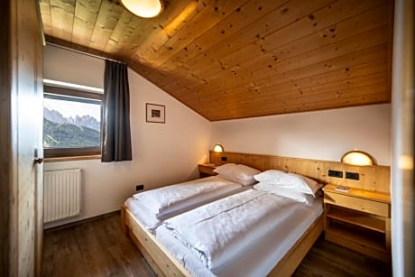 Apartment with Mountain View