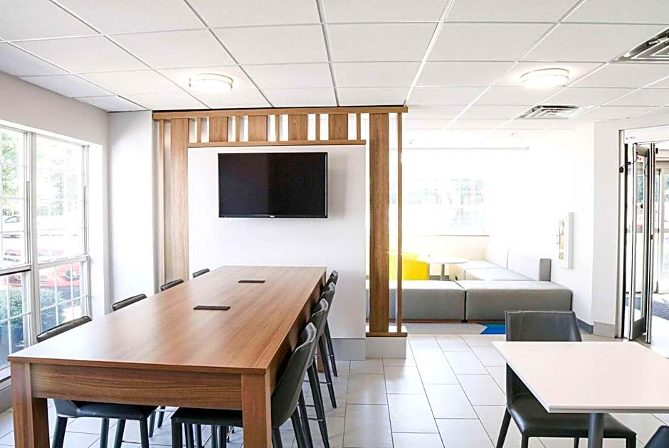 Microtel Inn & Suites By Wyndham Charlotte/Northlake