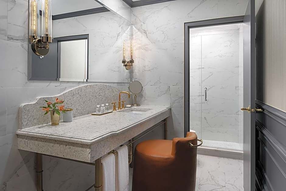 The Drake Oak Brook, Autograph Hotels