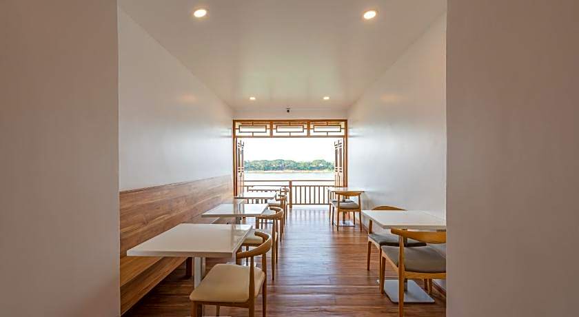 Chiangkhan River Walk Hotel