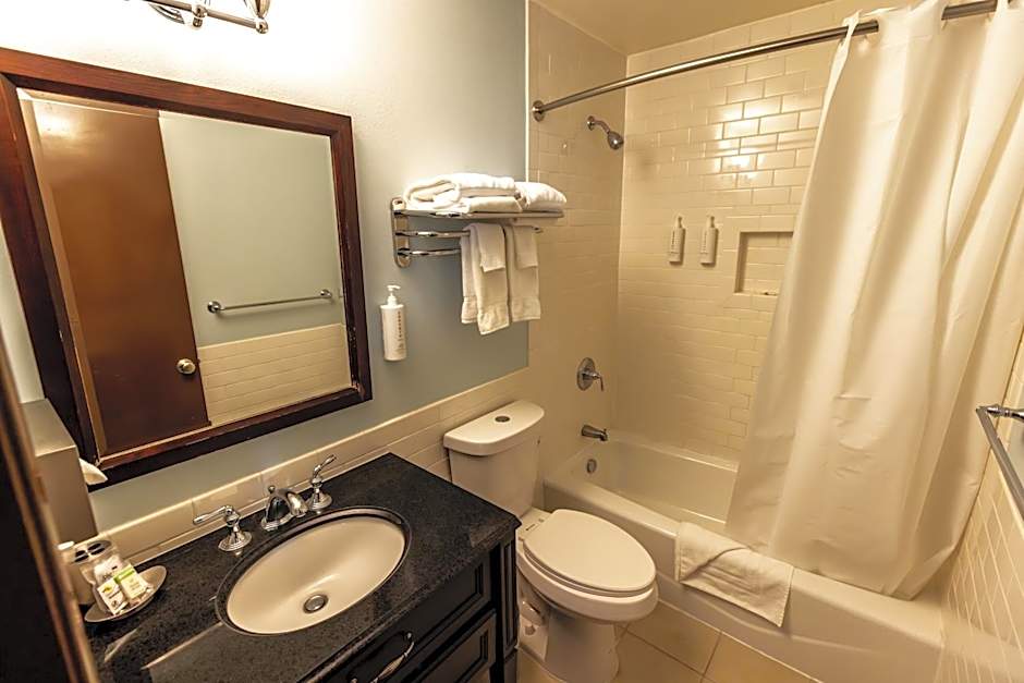 The Mammoth Creek Inn