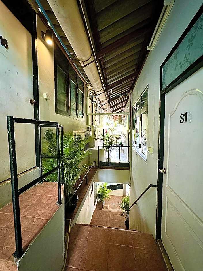 Eclipse Hostel and Bar