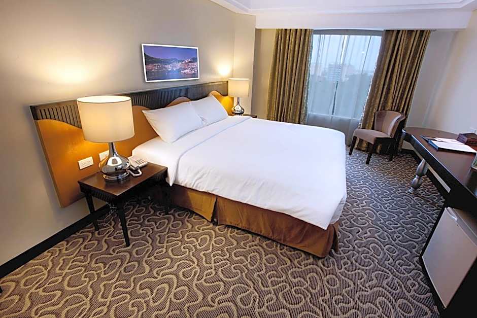 Photo 1 of 4 of Deluxe 1 King Bed
